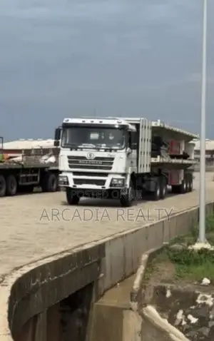 Brand New: Shacman CNG 16 Cylinder Tractor Unit