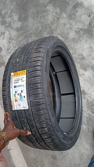 285/40r23 Pirelli Tyre Tire