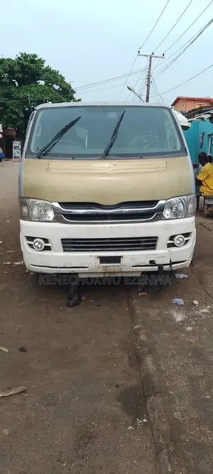 Toyota HiAce 2012 White