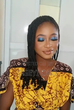 Make Up Artist