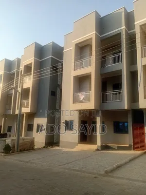 5bdrm Townhouse/Terrace in Karmo for sale