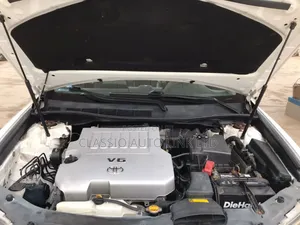 Toyota Camry SE V6 4dr Sedan (3.5L 6cyl 6A) 2012 White