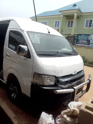 Toyota HiAce 2019 White