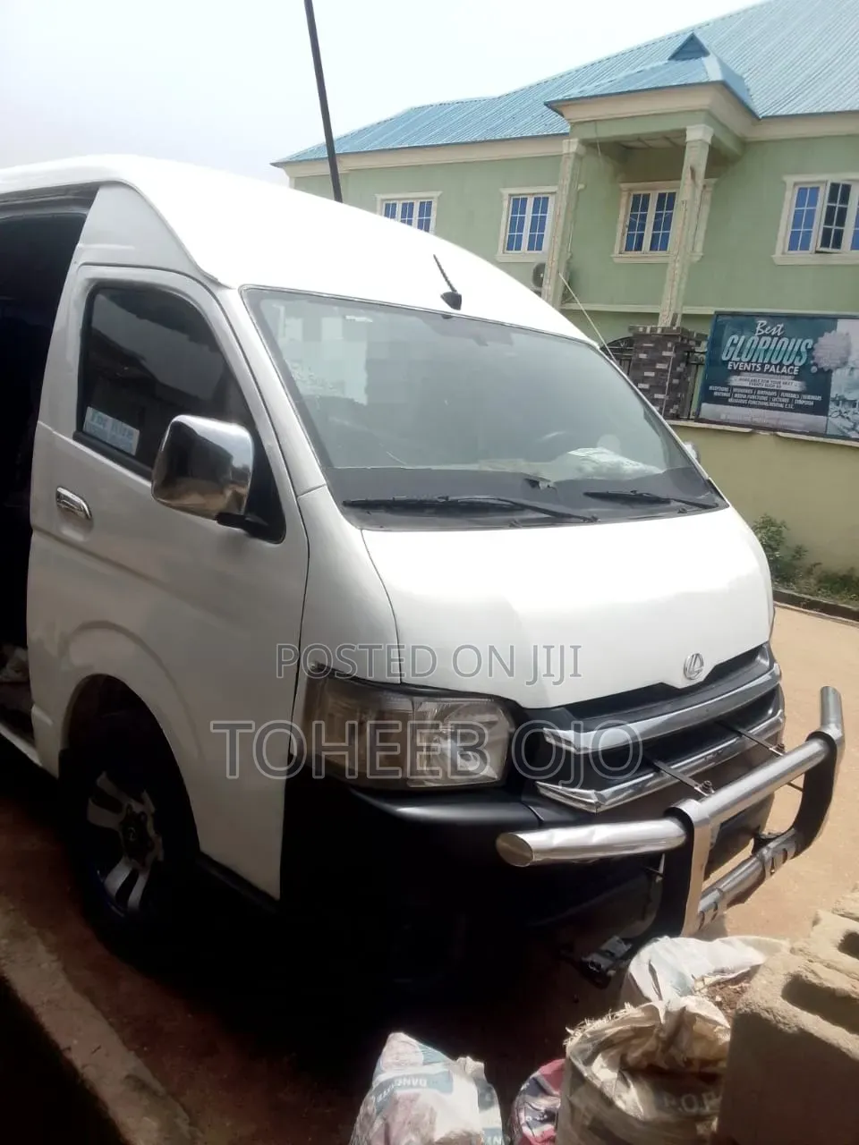 Toyota HiAce 2019 White