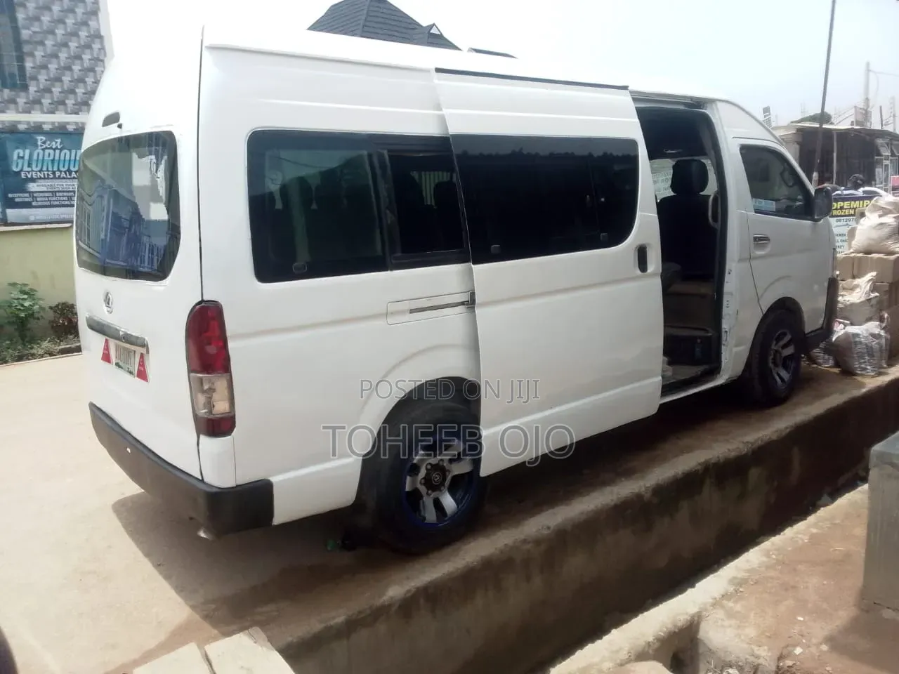 Toyota HiAce 2019 White