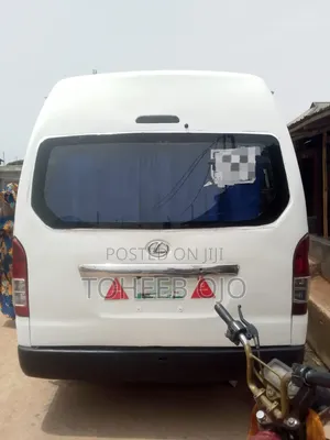 Toyota HiAce 2019 White