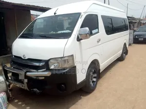 Toyota HiAce 2019 White