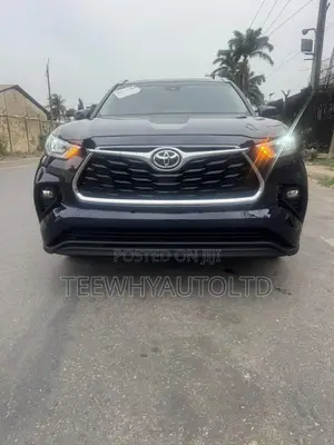 Toyota Highlander XLE 2021 Blue