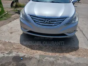 Hyundai Sonata GLS Sedan FWD (2.4L 4cyl 6A) 2013 Silver