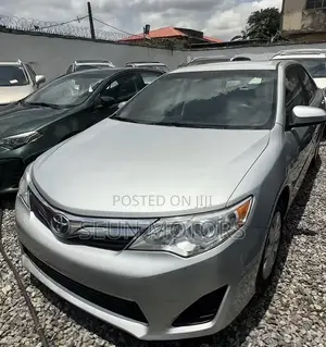 Toyota Camry LE 4dr Sedan (2.5L 4cyl 6A) 2012 Gray