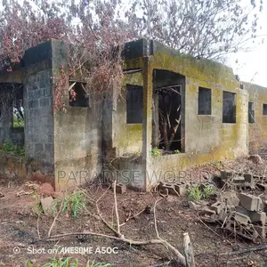 5bdrm Bungalow in Court Estate Phase 1, Shimawa for sale