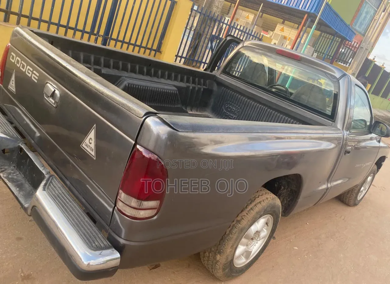 Dodge B2000 2003 Grey
