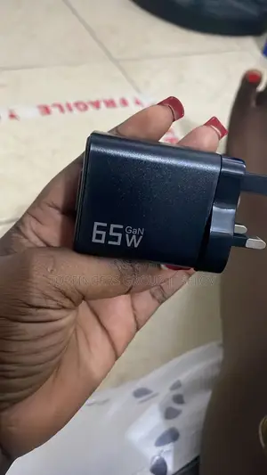 65watts Fast Gan Charger With Inbuilt Magnetic Retractable Cable.