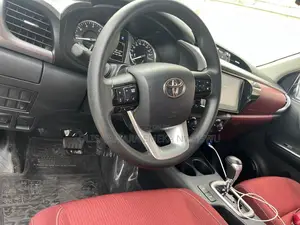 Toyota Hilux 2024 White