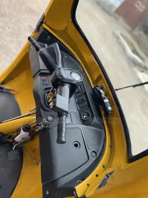TVS King Deluxe Plus iTouch Start 2023 Yellow