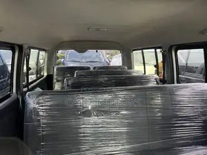 Toyota HiAce 2013 Silver