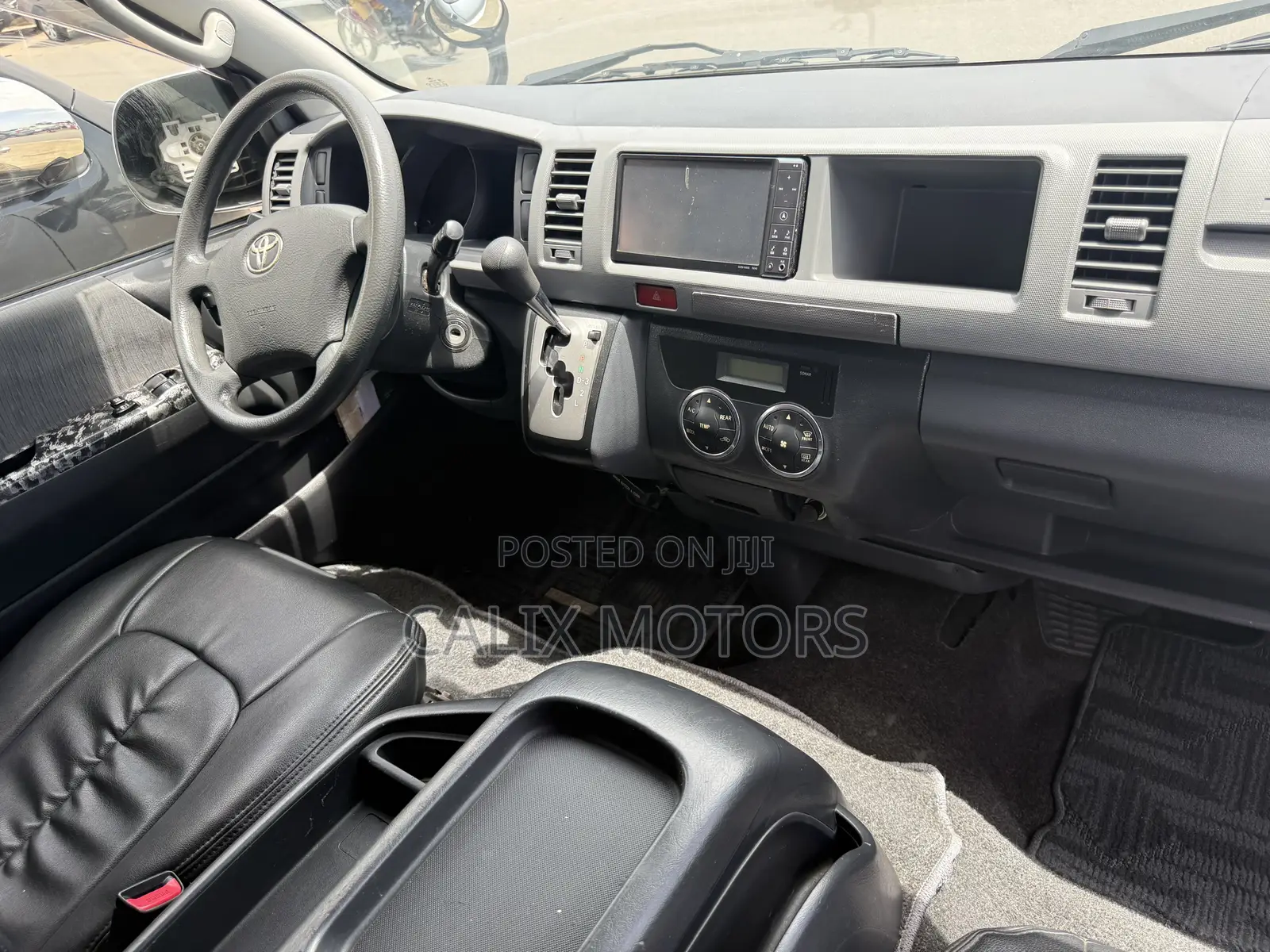 Toyota HiAce 2013 Silver