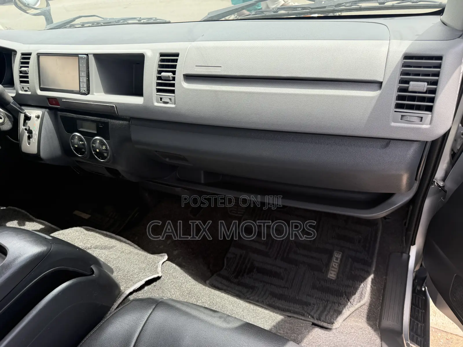 Toyota HiAce 2013 Silver