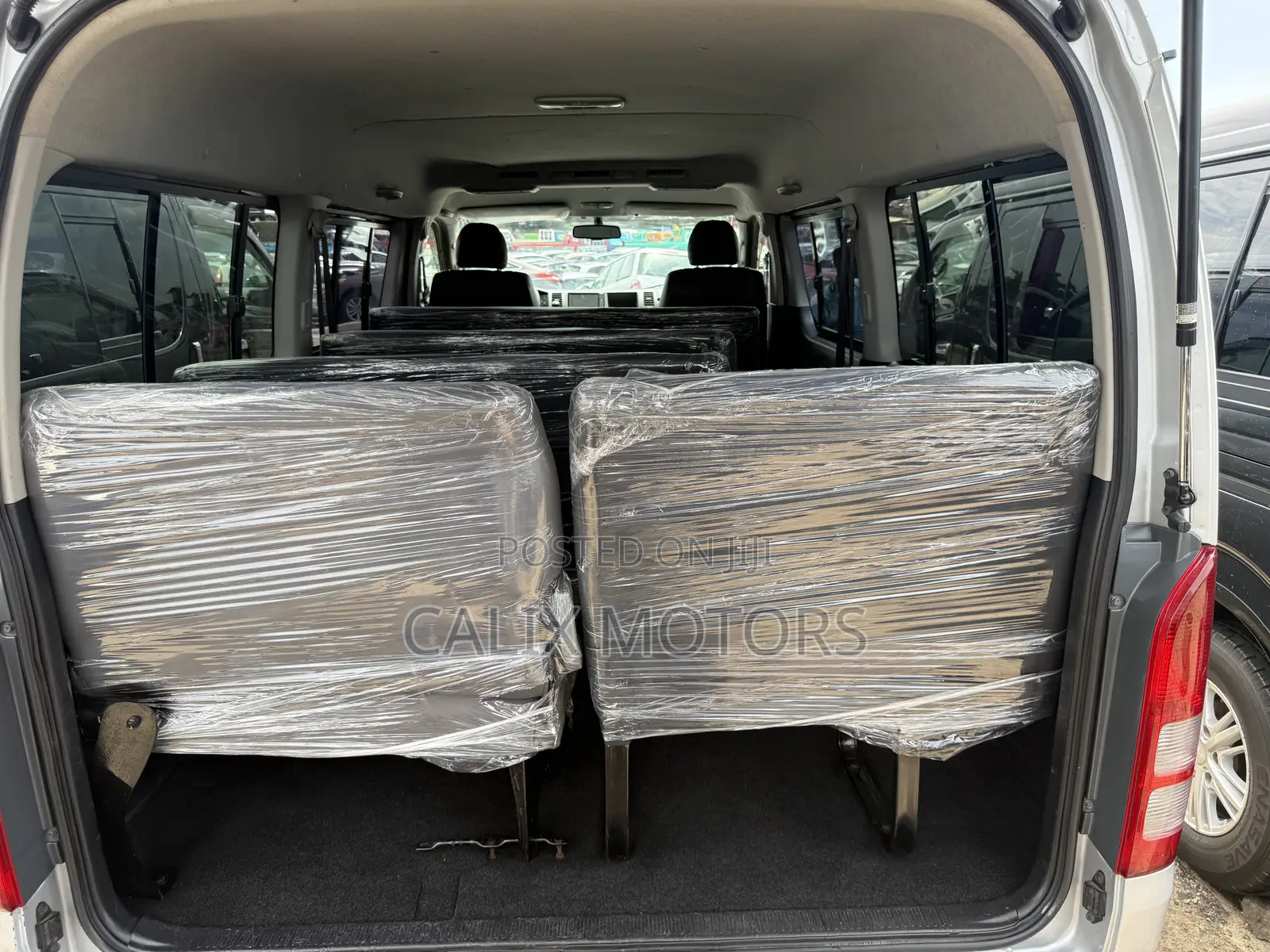 Toyota HiAce 2013 Silver