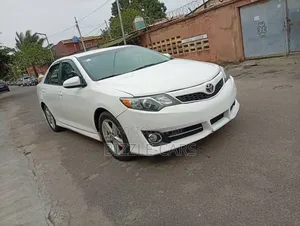 Toyota Camry SE 4dr Sedan (2.5L 4cyl 6A) 2013 White