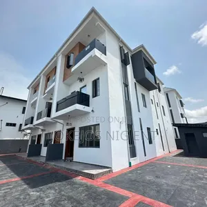 4bdrm Duplex in Chevron for sale