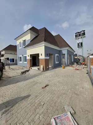 3bdrm Penthouse in Lugbe District. for sale