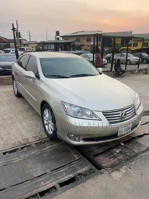 Lexus ES 350 2011 Gold