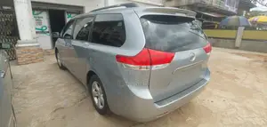Toyota Sienna 2014 Silver