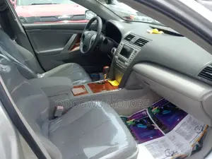 Toyota Camry XLE V6 4dr Sedan (3.5L 6cyl 6A) 2011 Silver