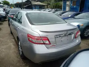 Toyota Camry XLE V6 4dr Sedan (3.5L 6cyl 6A) 2011 Silver