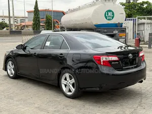 Toyota Camry SE 4dr Sedan (2.5L 4cyl 6A) 2013 Black