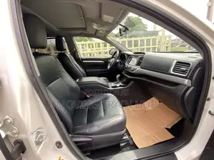 Toyota Highlander XLE 4dr SUV (3.5L 6cyl 6A) 2014 White