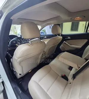 Mercedes-Benz GLA-Class 2016 Off white