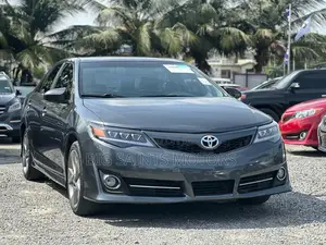 Toyota Camry SE V6 4dr Sedan (3.5L 6cyl 6A) 2013 Gray