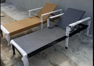 Square Hand Shape Pool Side Bed