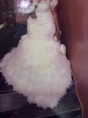 Elegant Wedding Gown For Rent (Size 8–10) – Mermaid Style With Veil