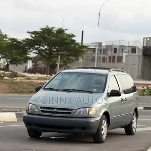 Toyota Sienna 2002 Gray