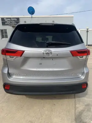 Toyota Highlander XLE V6 4x4 (3.5L 6cyl 6A) 2016 Silver