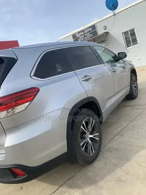 Toyota Highlander XLE V6 4x4 (3.5L 6cyl 6A) 2016 Silver