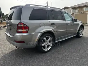 Mercedes-Benz GL-Class GL 550 2008 Gold