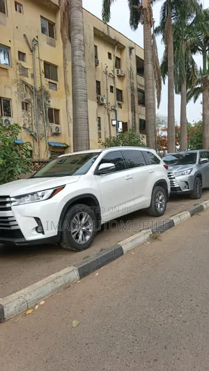 Toyota Highlander XLE 4dr SUV AWD (3.5L 6cyl 6A) 2015 White