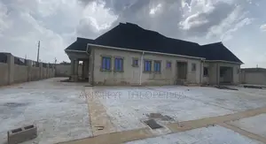 4bdrm Bungalow in Oluwatedo Cda, Abeokuta North for sale