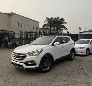 Hyundai Santa Fe SE AWD 2018 White