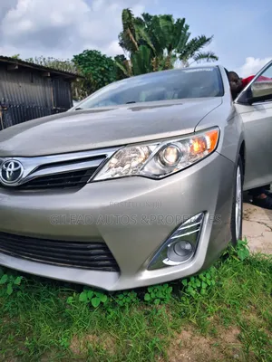 Toyota Camry XLE 4dr Sedan (3.5L 6cyl 6A) 2014