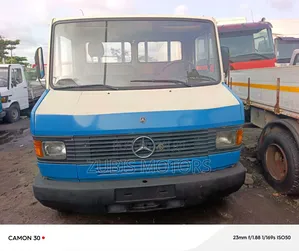 Mercedes 711 Pickup Long Chassis White Color / 6 Tires and 6 Boat