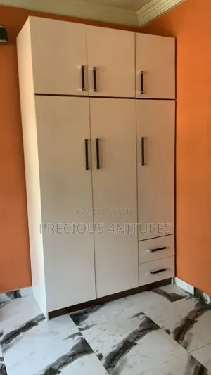 Inbuilt Wardrobe Cabinet
