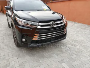 Toyota Highlander LE 4x4 V6 (3.5L 6cyl 8A) 2018 Black