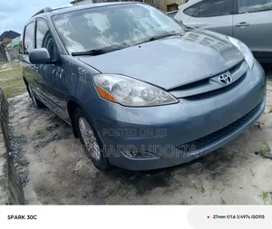Toyota Sienna XLE 7 Passenger 2010 Blue