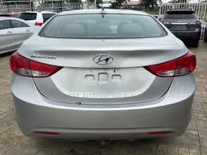 Hyundai Elantra SE Coupe FWD (1.8L 4cyl 6A) 2013 Silver