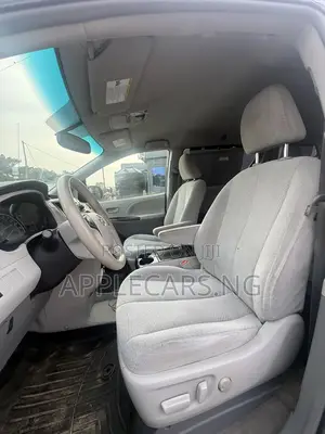 Toyota Sienna LE AWD 7-Passenger 2013 Gray
